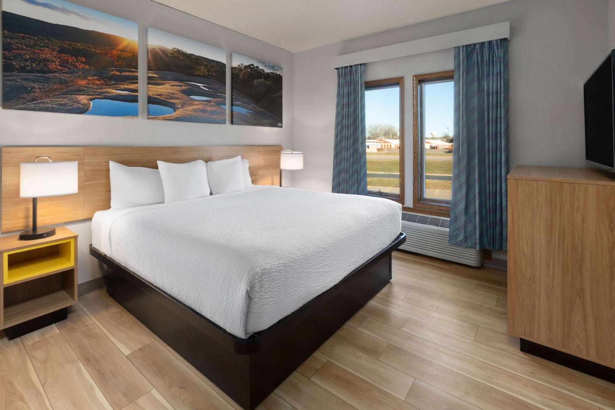 Days Inn By Wyndham Hutchinson Eksteriør bilde
